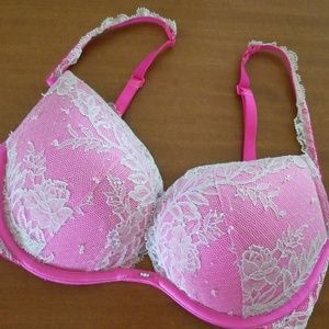 32D VS Bra